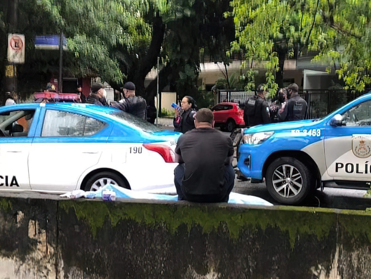 Cirurgião plástico morto: imagens mostram carro de bandidos em rua