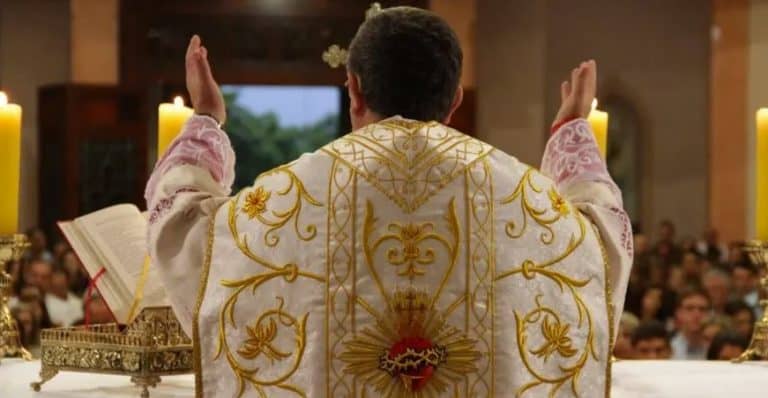 Api Nossi Leigos também estendem as mãos durante o Pai-Nosso?