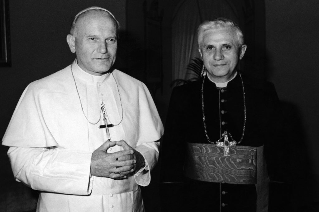 João Paulo II e Josef Ratzinger, em 1981 (data provável)/ Créditos: AP
